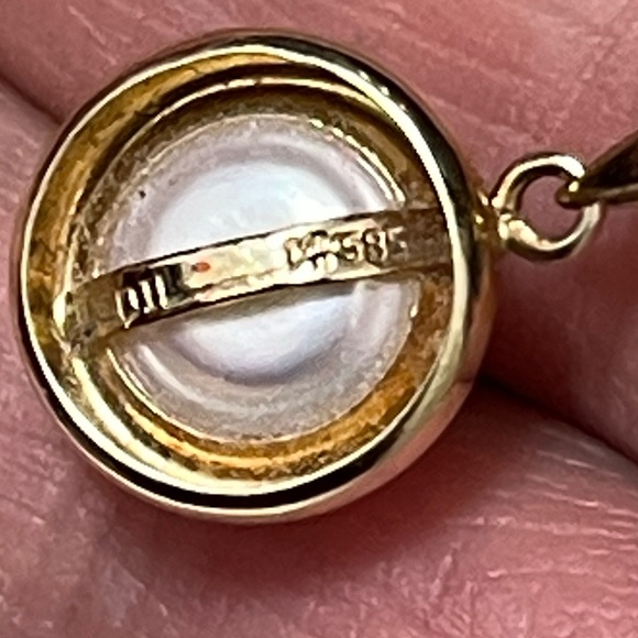 14K Pearl Pendant only (no chain)